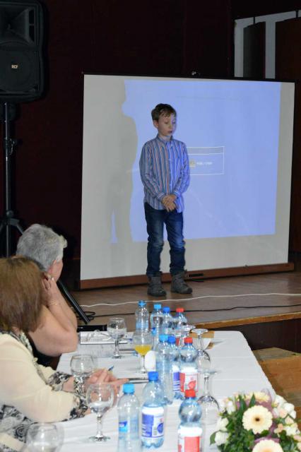  Hideghéty Ákos adta elő Benedek Elek versét